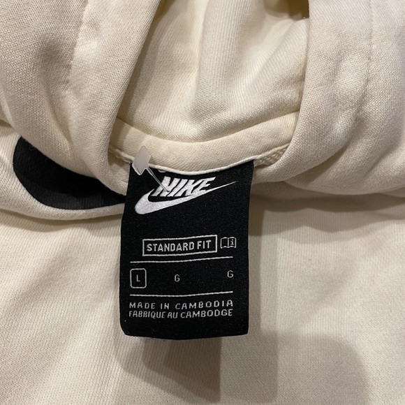 Cream colored large cropped sweater with a hood - Picture 3 of 4